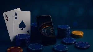 Laptop and mobile displaying Norwegian online casino Ribitup.com with 2,000 kr bonus, slots, roulette, and Norwegian flag